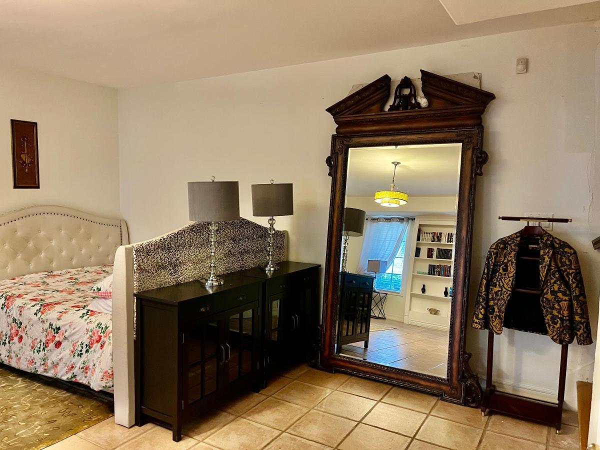 Hollywood Hills Homestay Лос-Анджелес Экстерьер фото